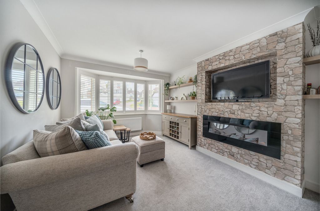 Property photo 2 of 19 1302998-18-68402d...