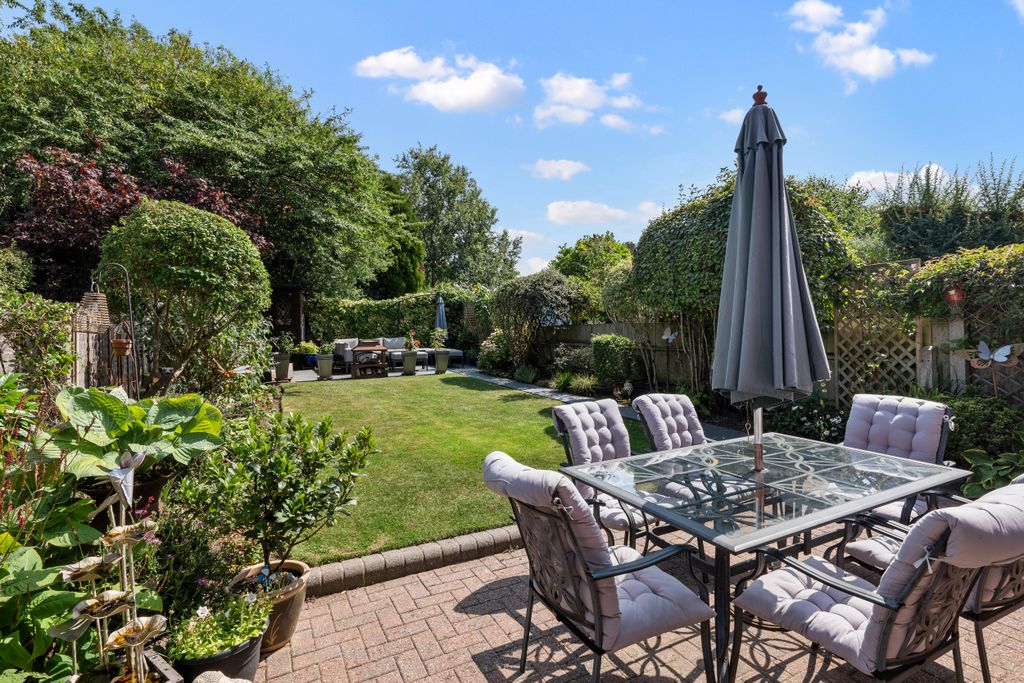 Property photo 3 of 21 Garden And Patio