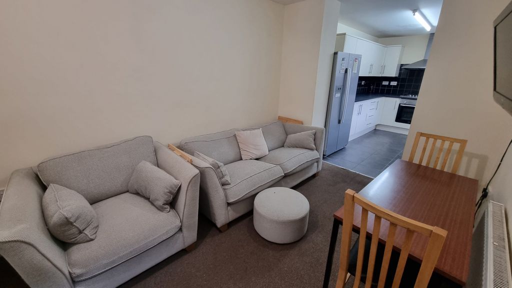 Property photo 1 of 21 Ruskin Avenue