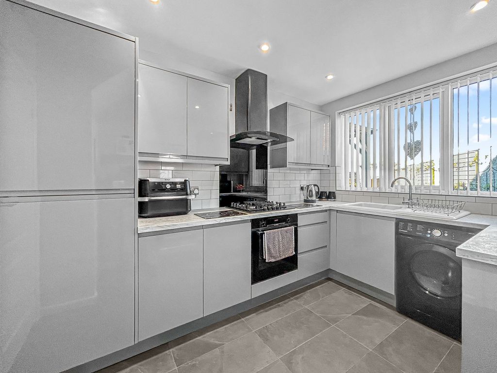 Property photo 3 of 27