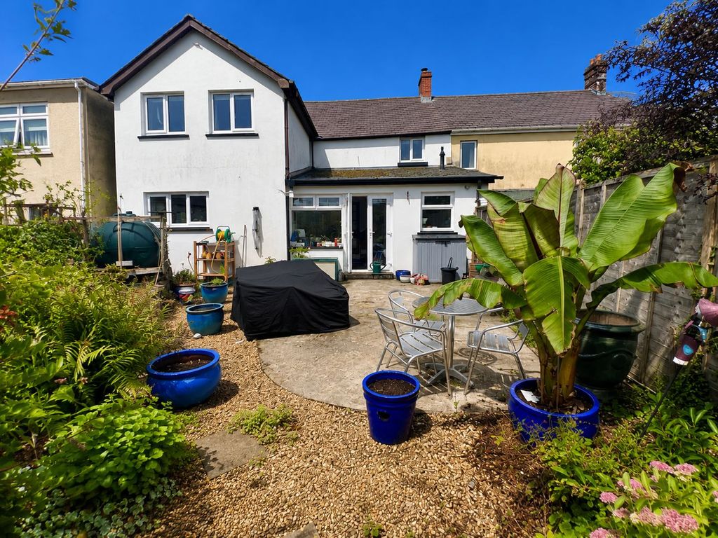 Property photo 2 of 25