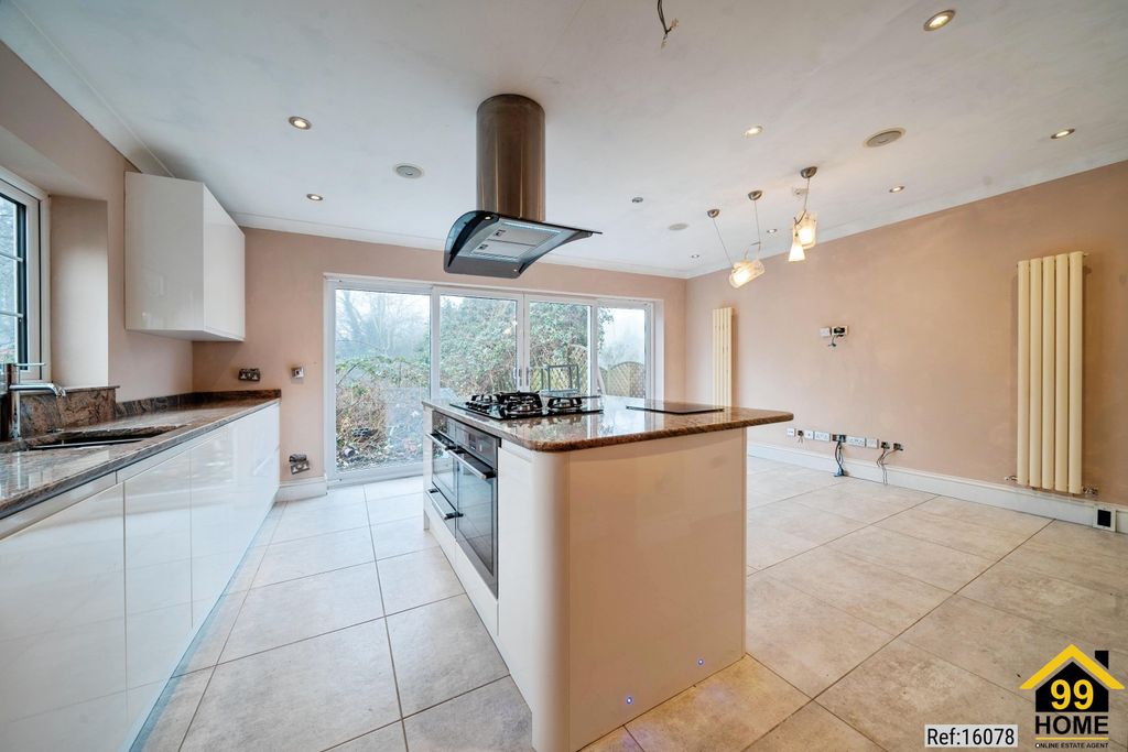 Property photo 3 of 27 Photo 2