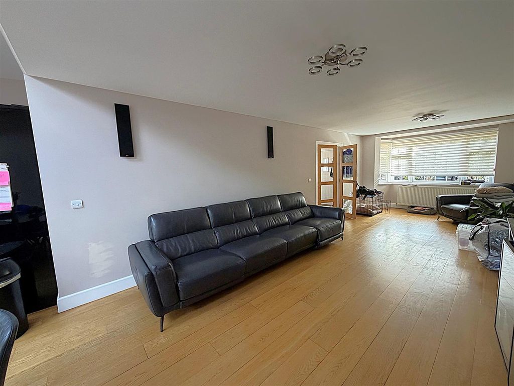 Property photo 3 of 13 5.Jpg
