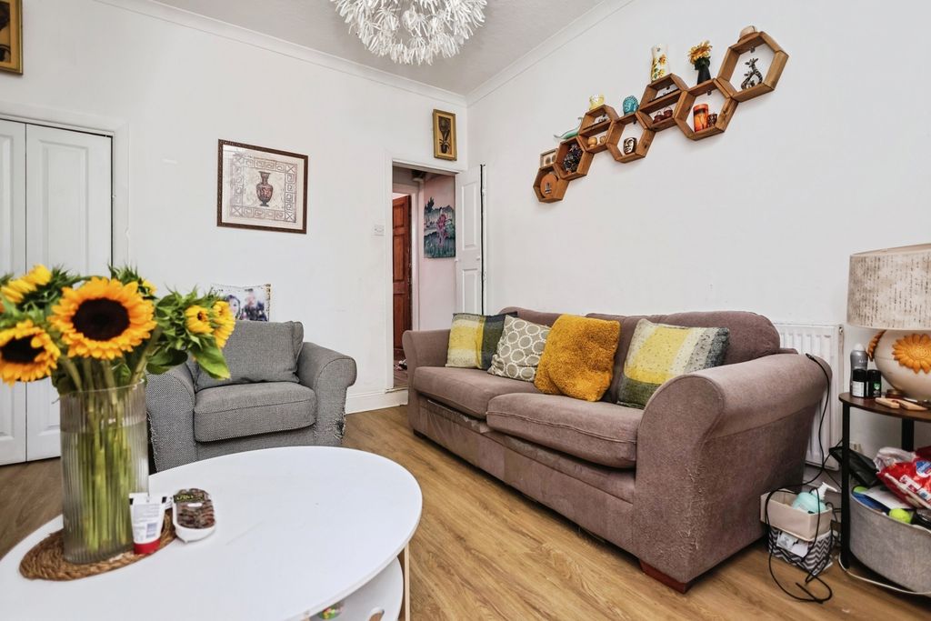 Property photo 3 of 11 Pbox-Img.Jpg