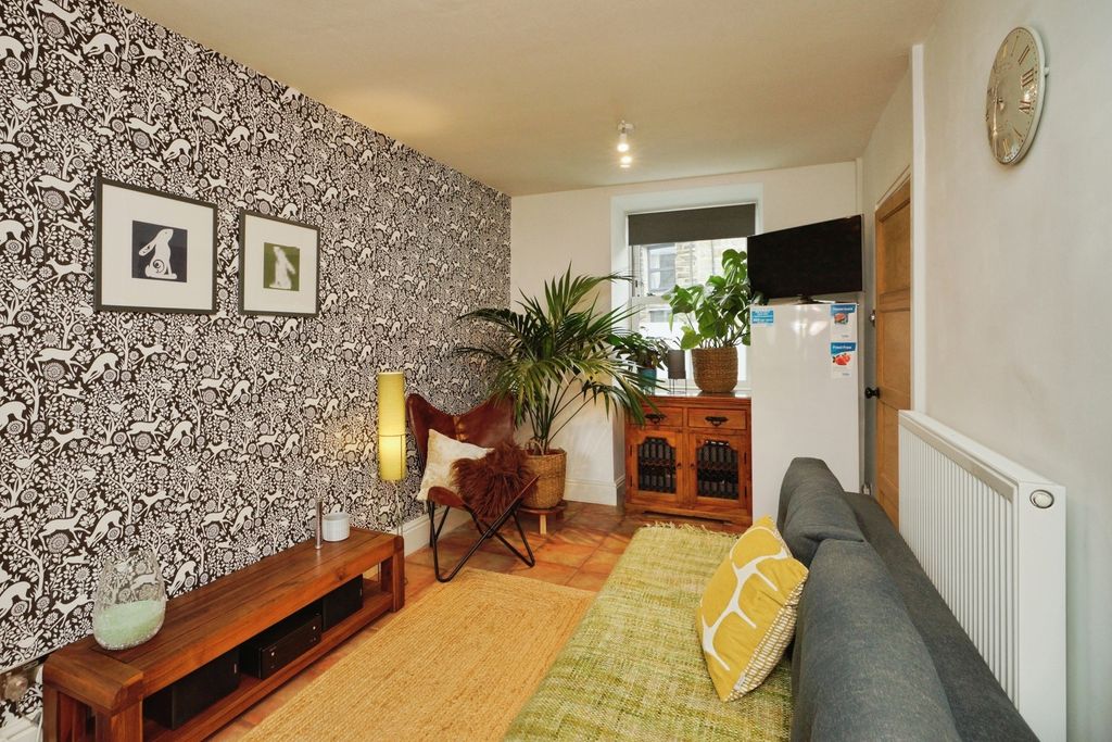 Property photo 2 of 17 Pbox-Img.Jpg