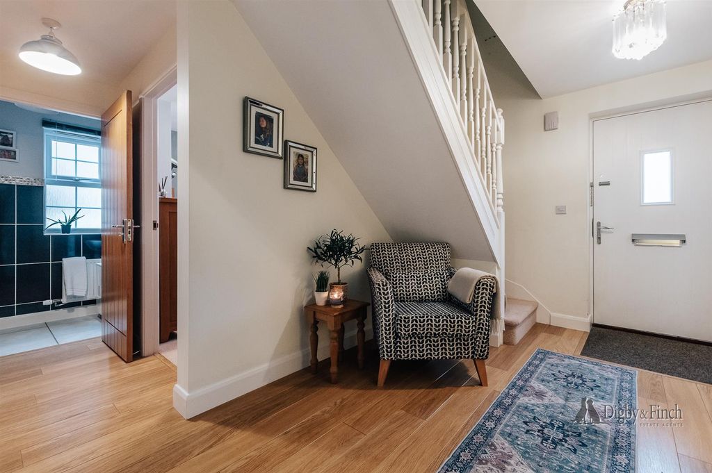 Property photo 2 of 25 6 Paynes Field -05.Jpg