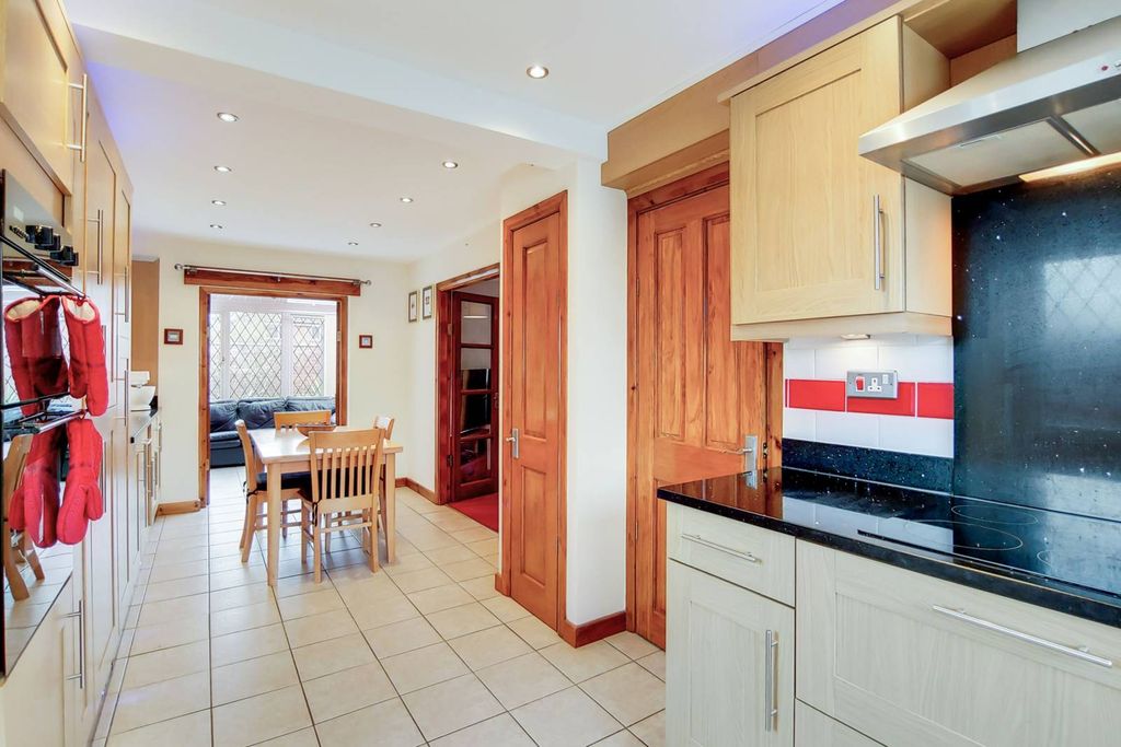 Property photo 3 of 22