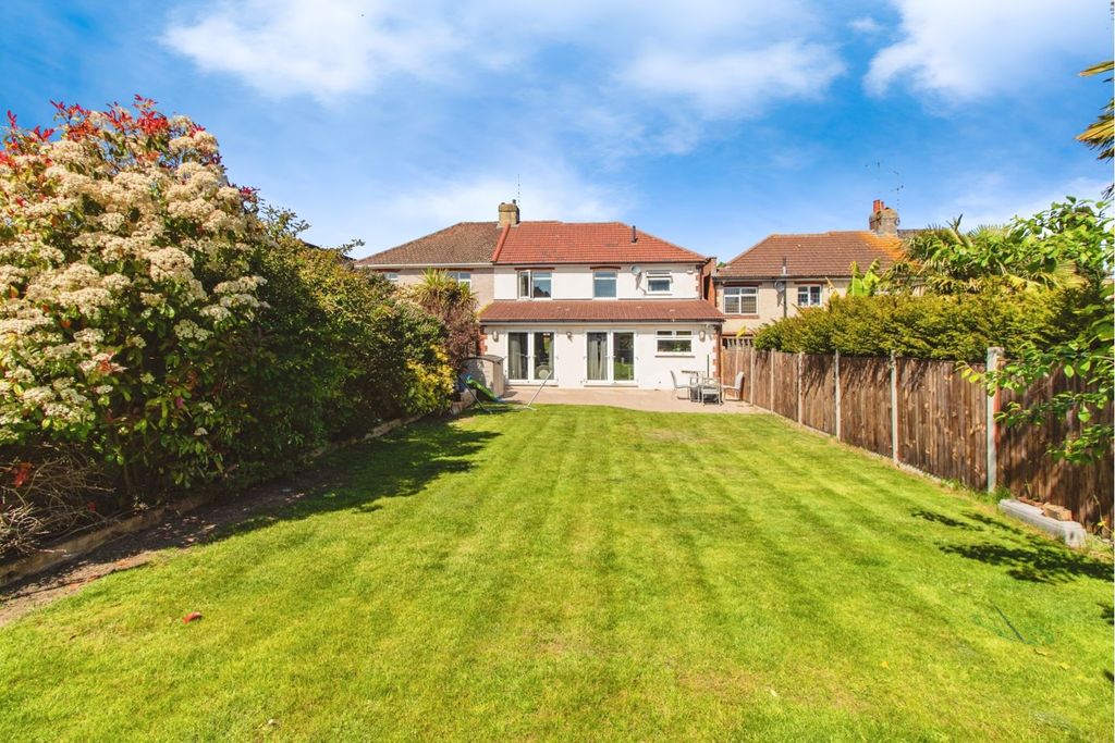 Property photo 3 of 20 Garden