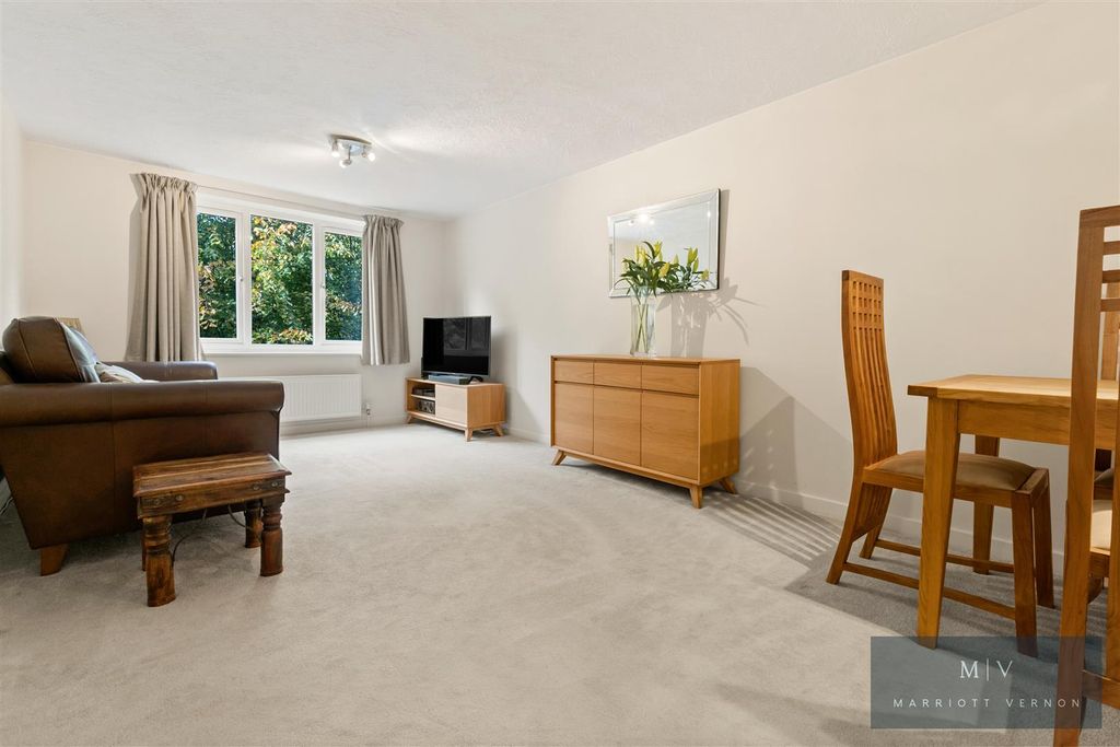 Property photo 2 of 15 Kestrel Court F25 MV-8.Jpg