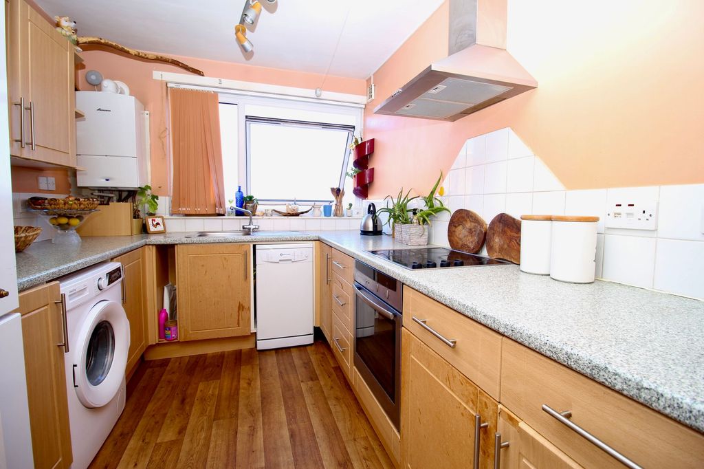 Property photo 2 of 9