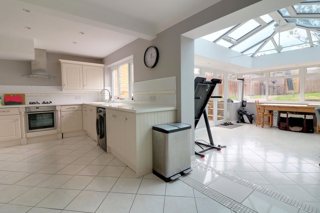 Property photo 2 of 19 Kitchen