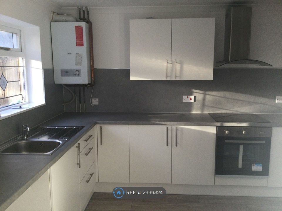 Property photo 2 of 9 Huge Kitchen