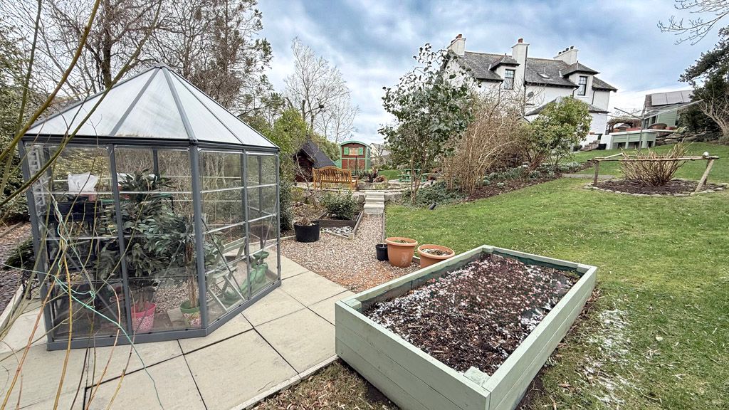 Property photo 2 of 59