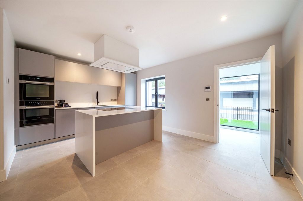 Property photo 3 of 22 Picture No. 06