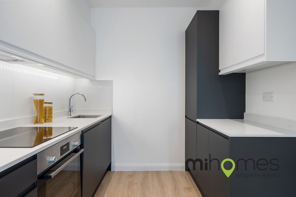 Property photo 2 of 8 Flat 9, 7 Bath Road Sl1 3Ua-6