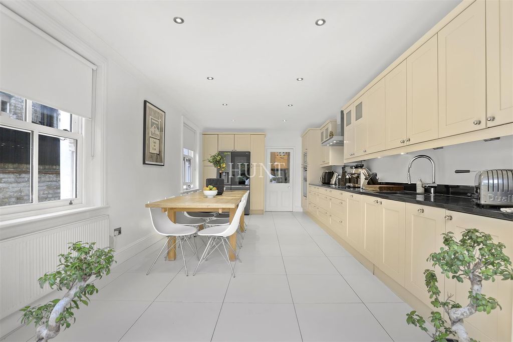 Property photo 3 of 45