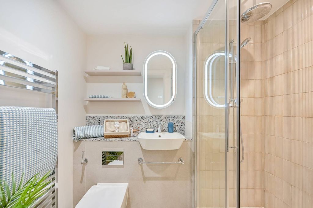 Property photo 2 of 39