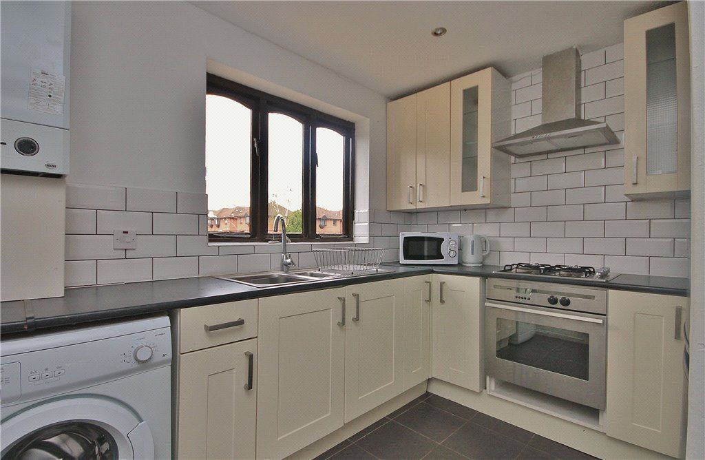 Property photo 3 of 7 Kitchen