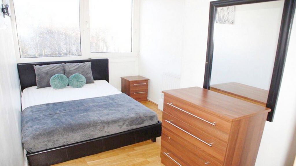 Property photo 1 of 9 Spacious Room