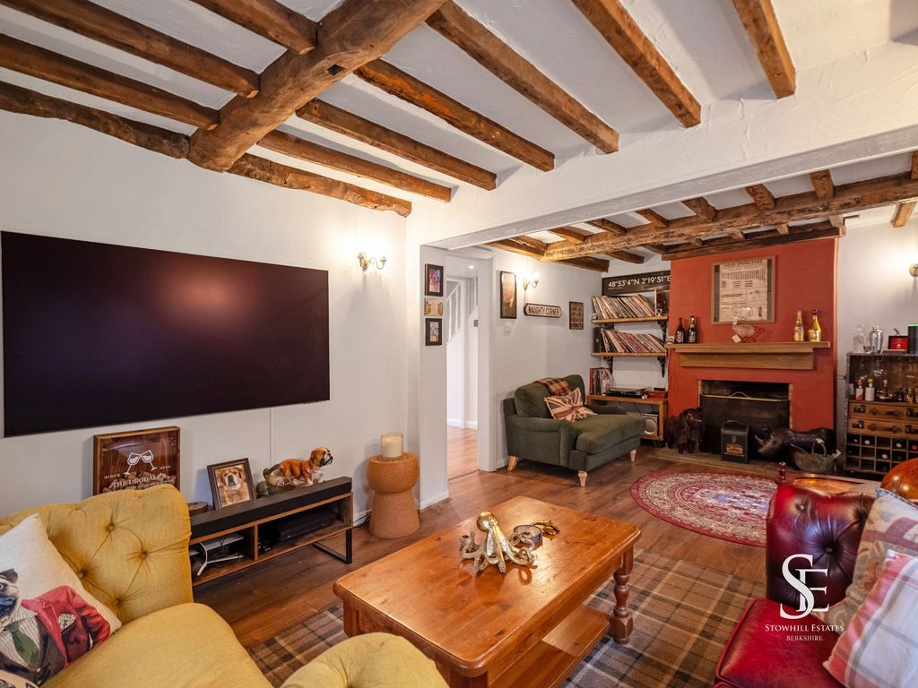 Property photo 2 of 25 Living Room