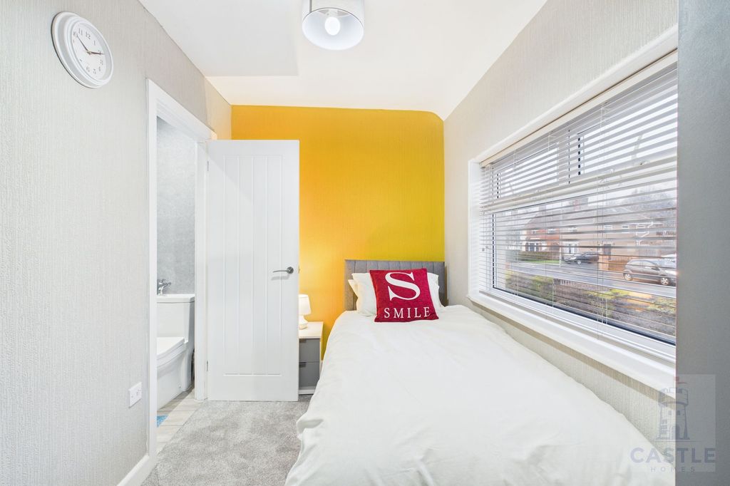 Property photo 3 of 11 Bedroom 3