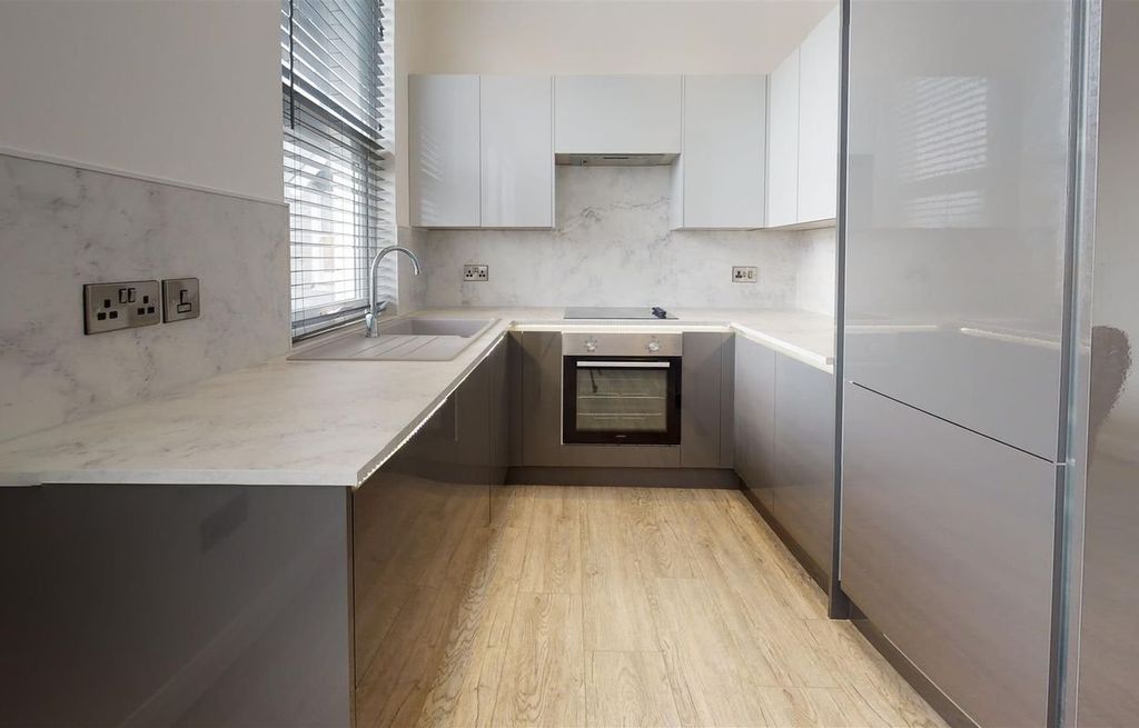 Property photo 3 of 6 Picture 3