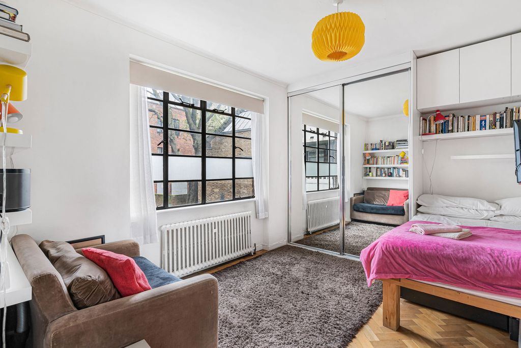 Property photo 2 of 16 Studio