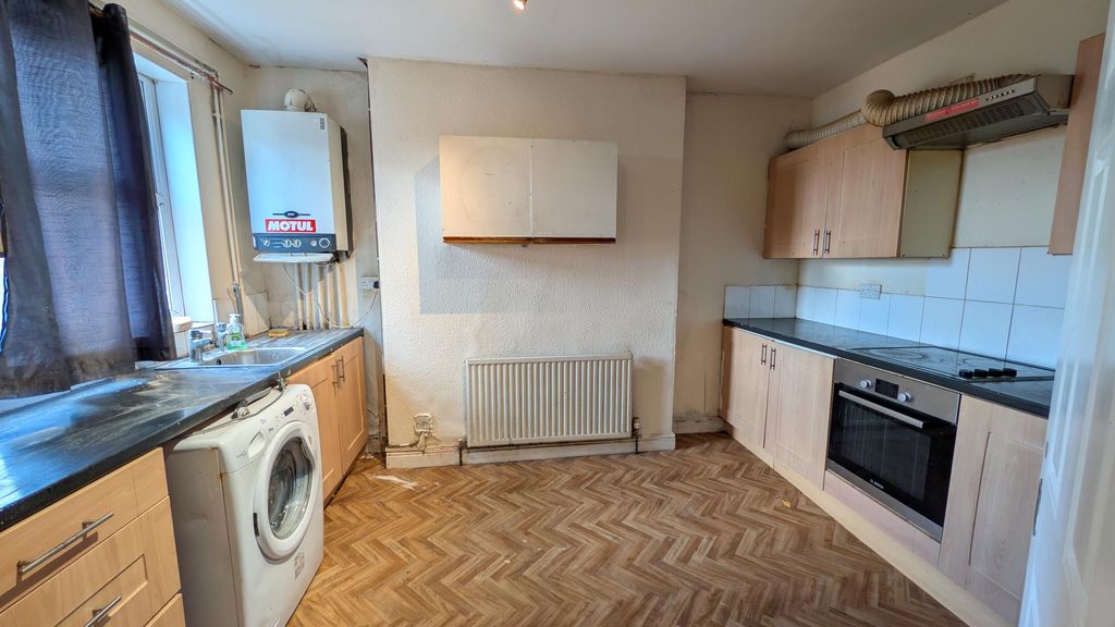 Property photo 3 of 6