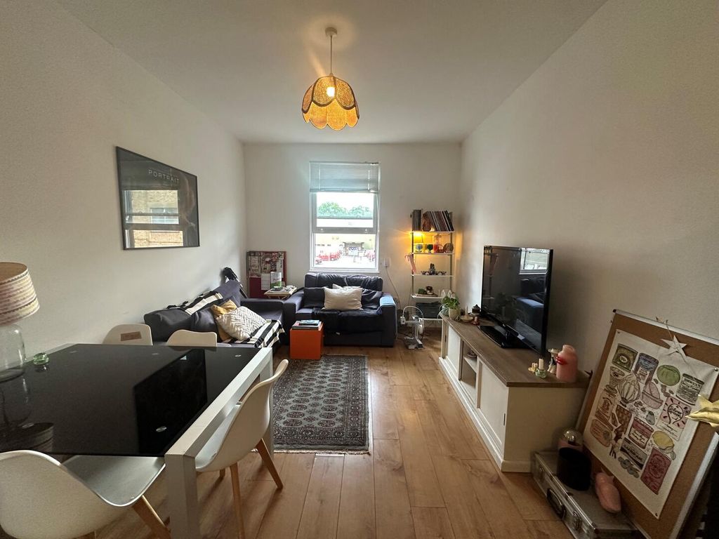 Property photo 1 of 11 Living Room