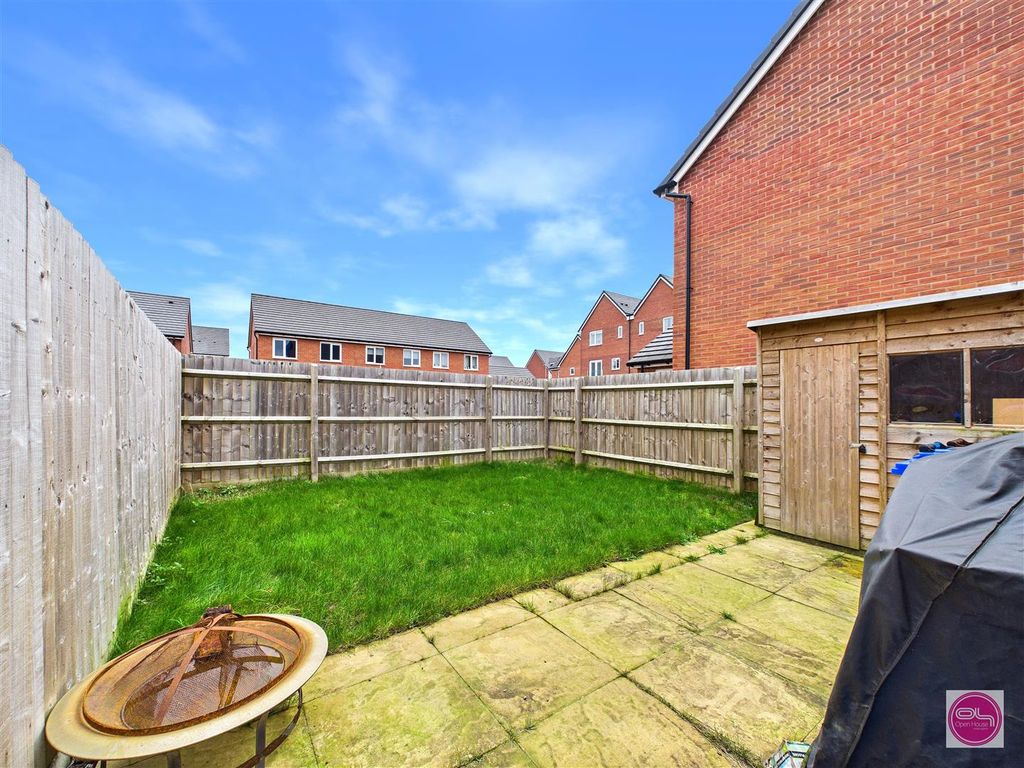 Property photo 2 of 19 Magpie Close, Branston (17).Jpg