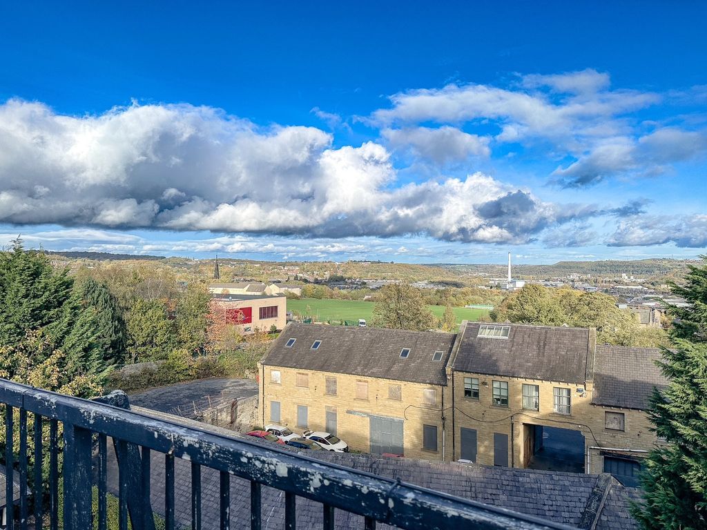 Property photo 2 of 21