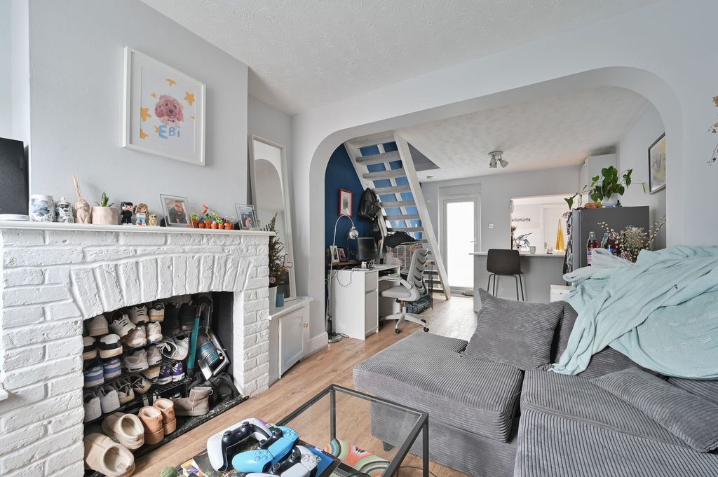 Property photo 2 of 12