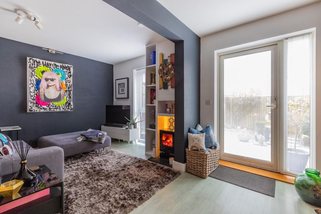 Property photo 1 of 25 Sitting Room