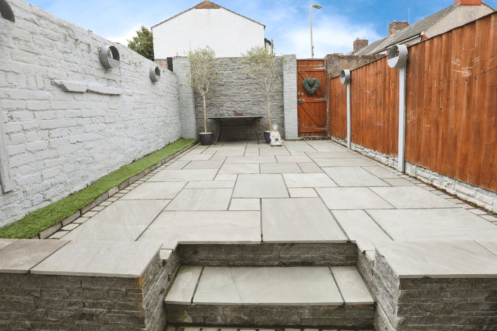 Property photo 2 of 18