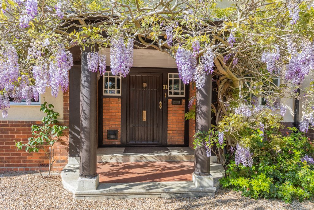 Property photo 2 of 17