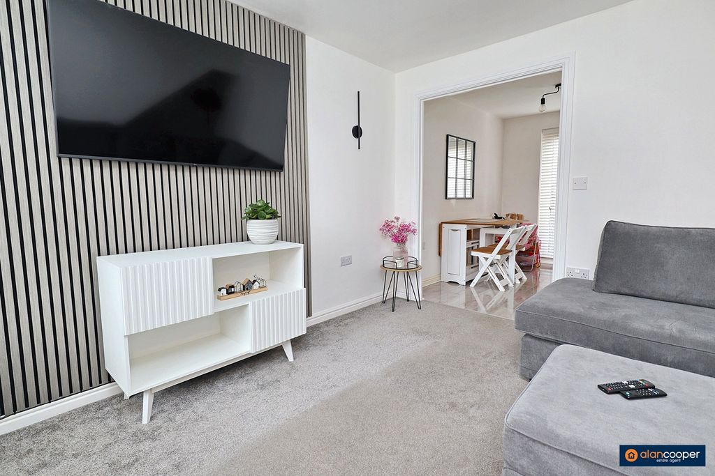 Property photo 2 of 22 4241702