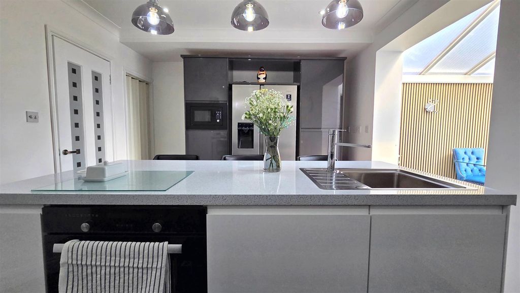 Property photo 3 of 14 Kitchen
