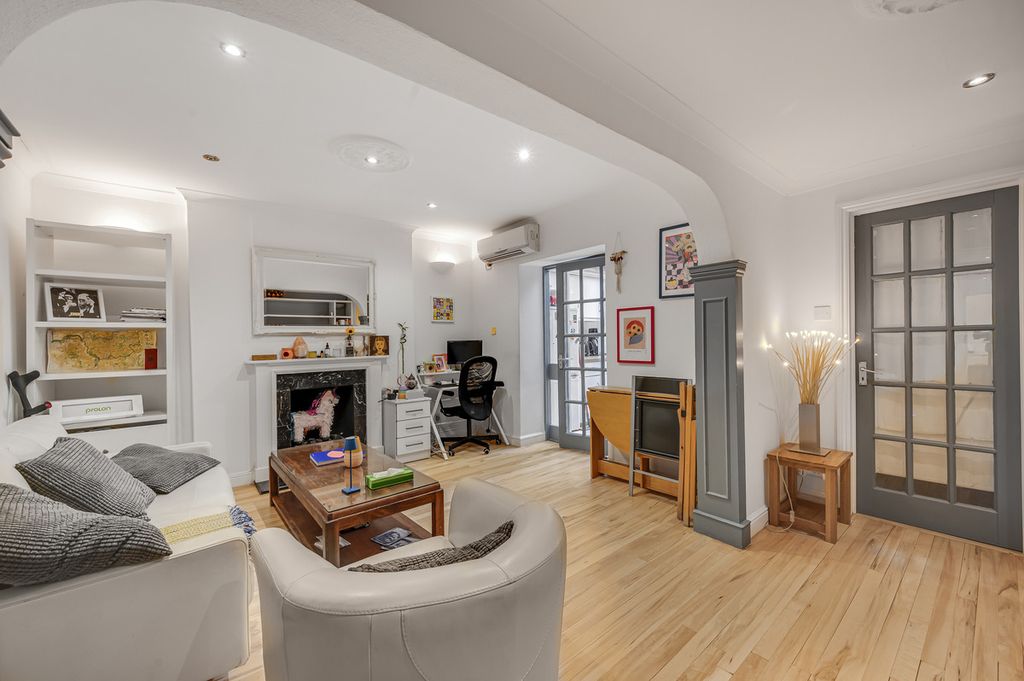 Property photo 3 of 17