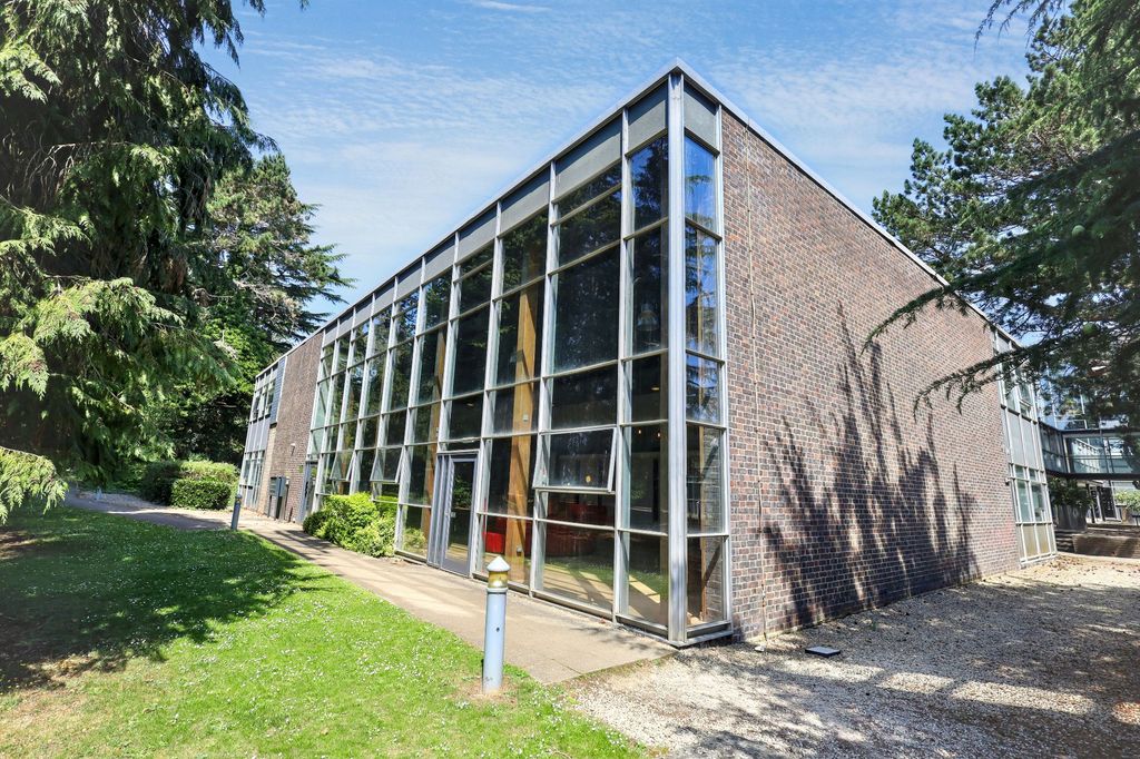 Property photo 1 of 11 9 Nellis Hall, Newsom Place, Hatfield Road, St Albans, Al1 3An