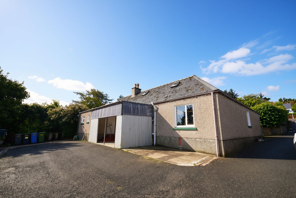 Property photo 3 of 45