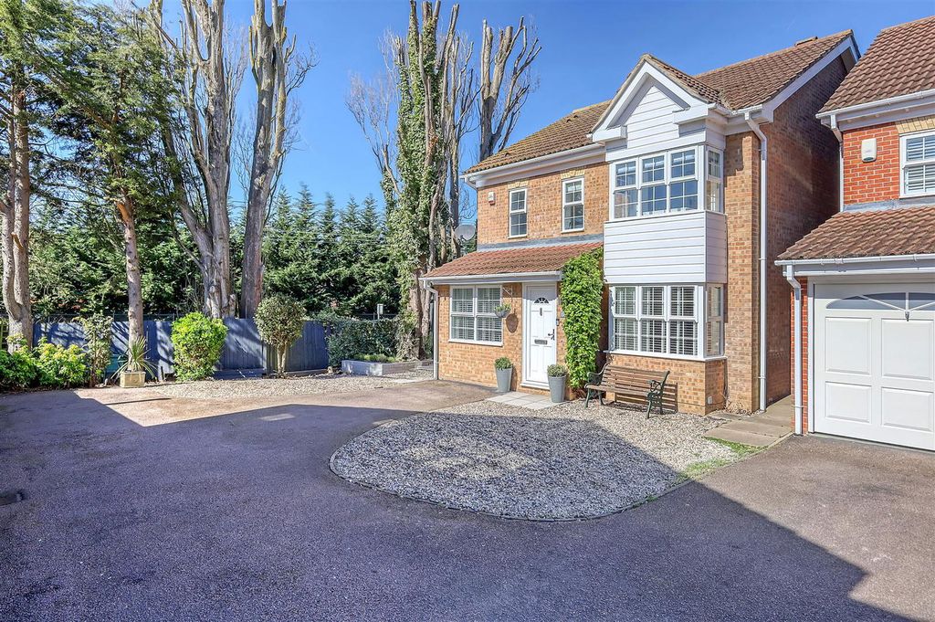 Property photo 1 of 32