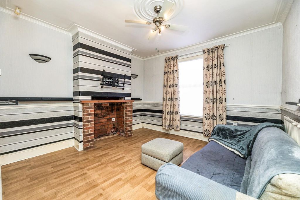 Property photo 2 of 12 2A8A9384-1007.Jpg