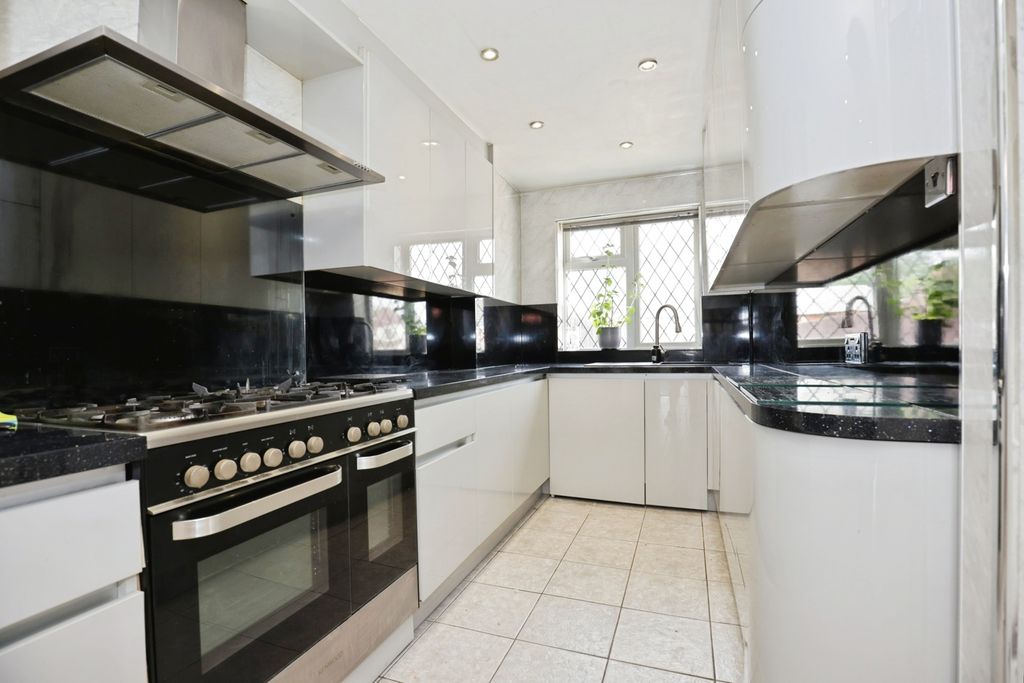 Property photo 2 of 17 Photo