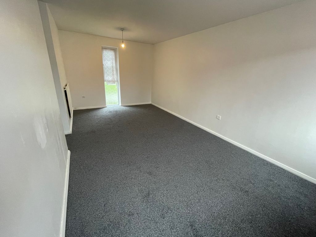 Property photo 3 of 9 Living Room