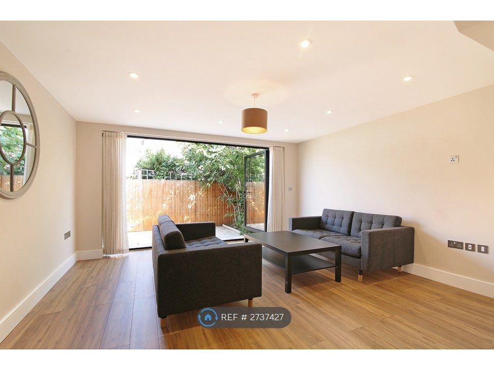 Property photo 1 of 19 Living Room