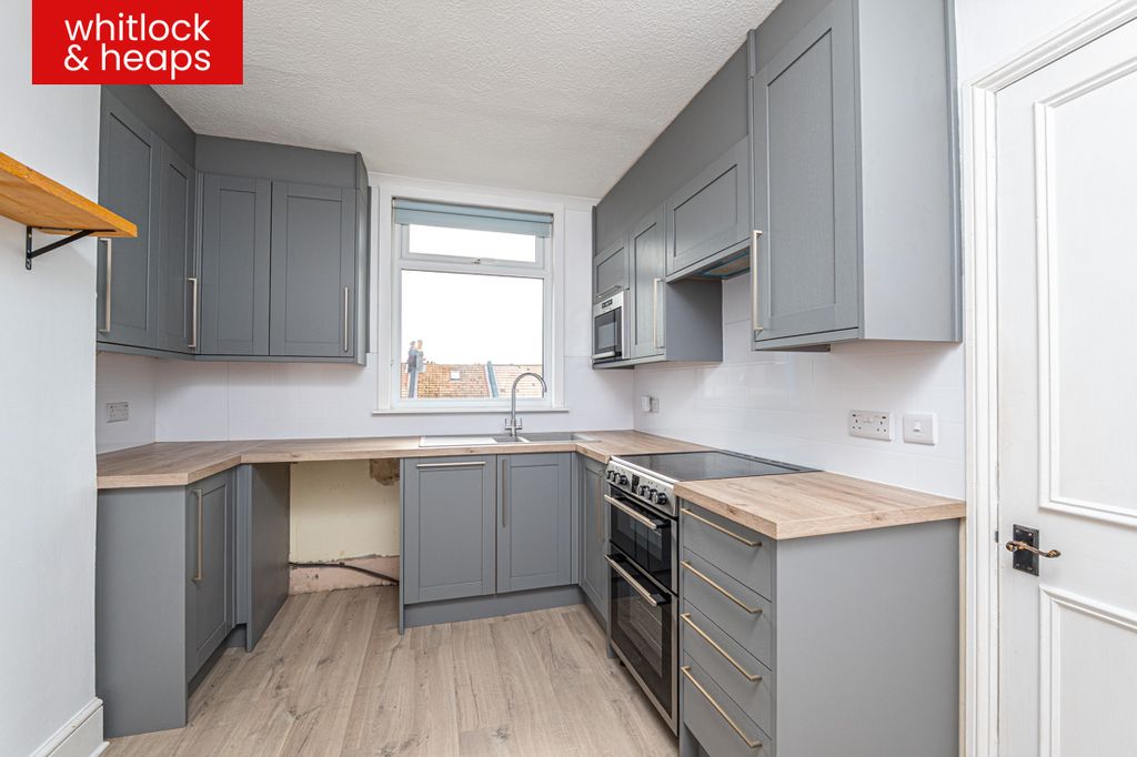 Property photo 2 of 13 Wh26 88 Livingstone Road-02