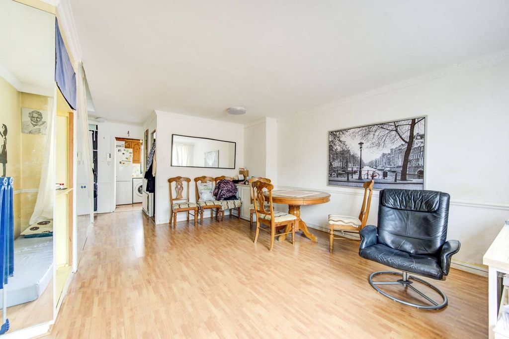 Property photo 3 of 11