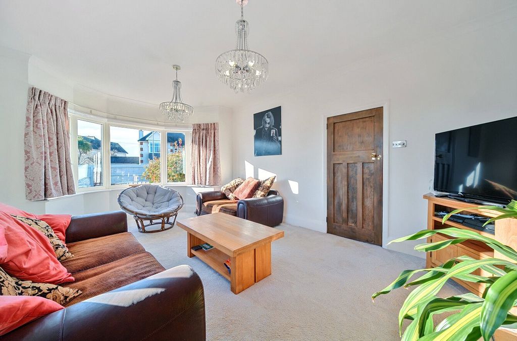 Property photo 3 of 18 Sitting Room