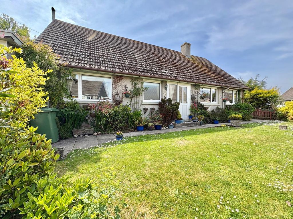 Property photo 1 of 15 Front Garden 2