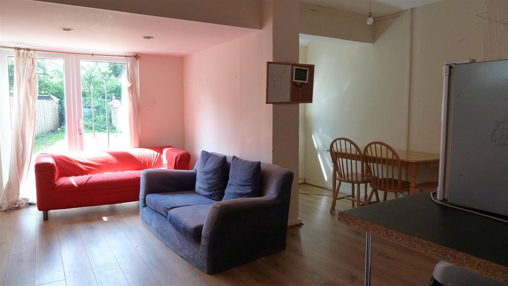 Property photo 2 of 6